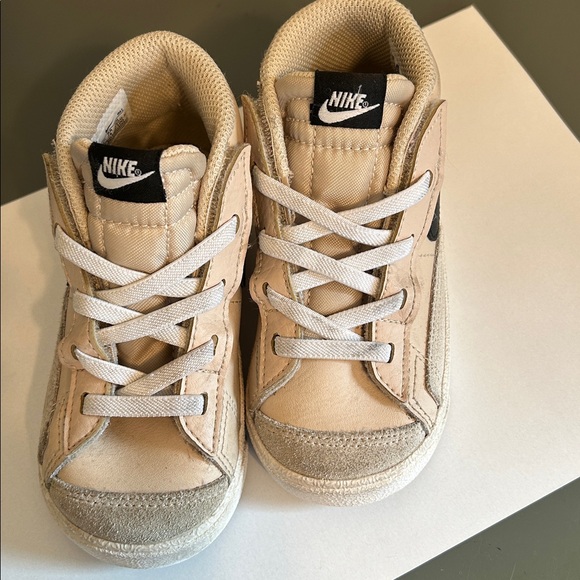 Nike toddler sneakers. - Picture 2 of 8